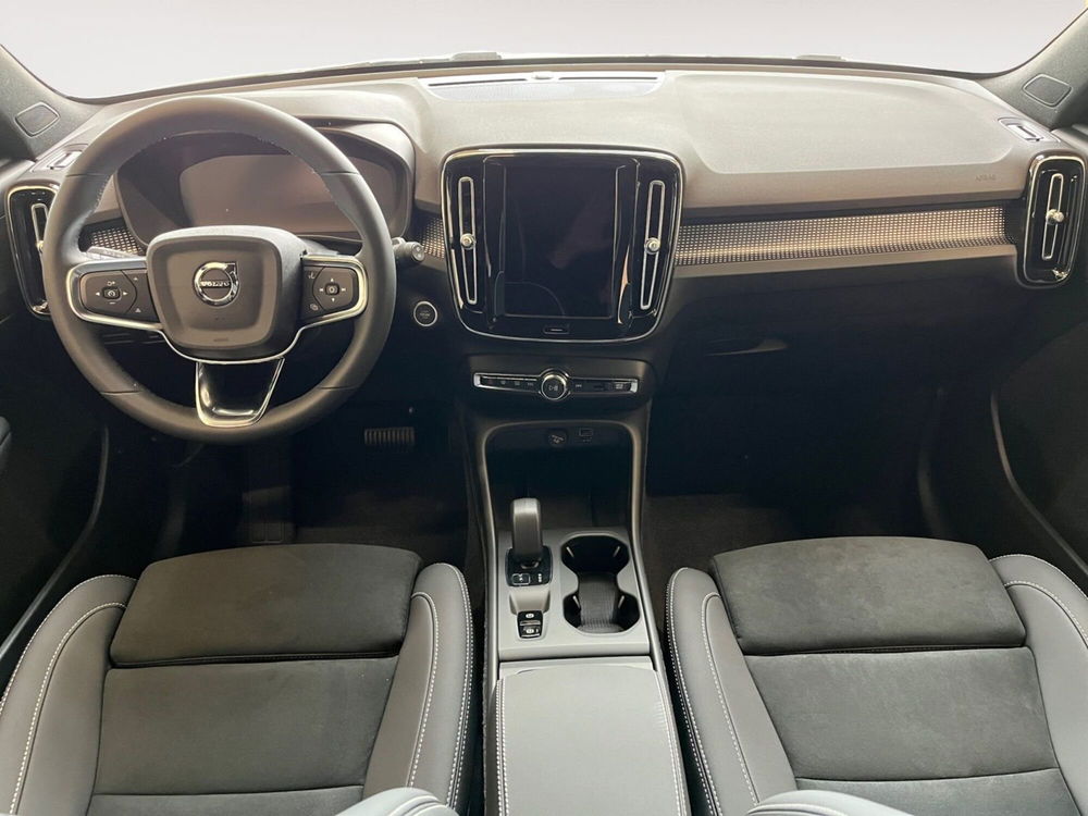 Volvo XC40 nuova a Pordenone (10)