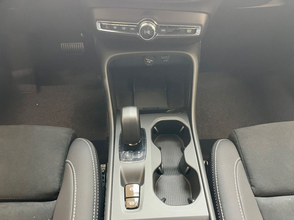 Volvo XC40 nuova a Pordenone (11)