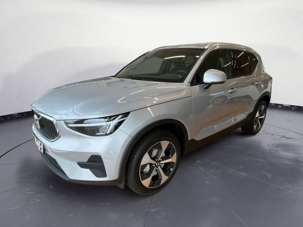 Volvo XC40 nuova a Pordenone (2)