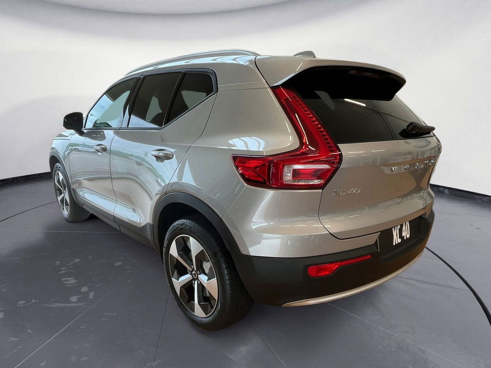 Volvo XC40 nuova a Pordenone (3)