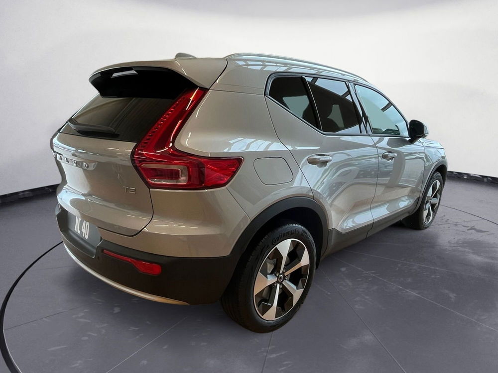 Volvo XC40 nuova a Pordenone (5)