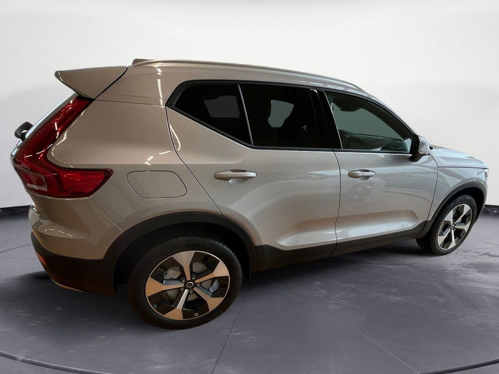 Volvo XC40 nuova a Pordenone (6)