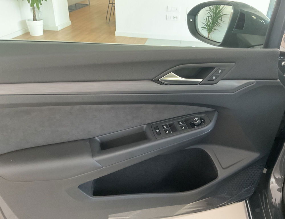 Volkswagen Golf nuova a Salerno (10)