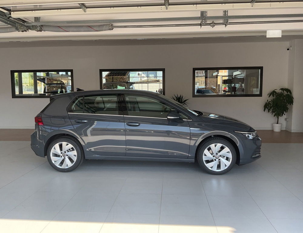 Volkswagen Golf nuova a Salerno (9)