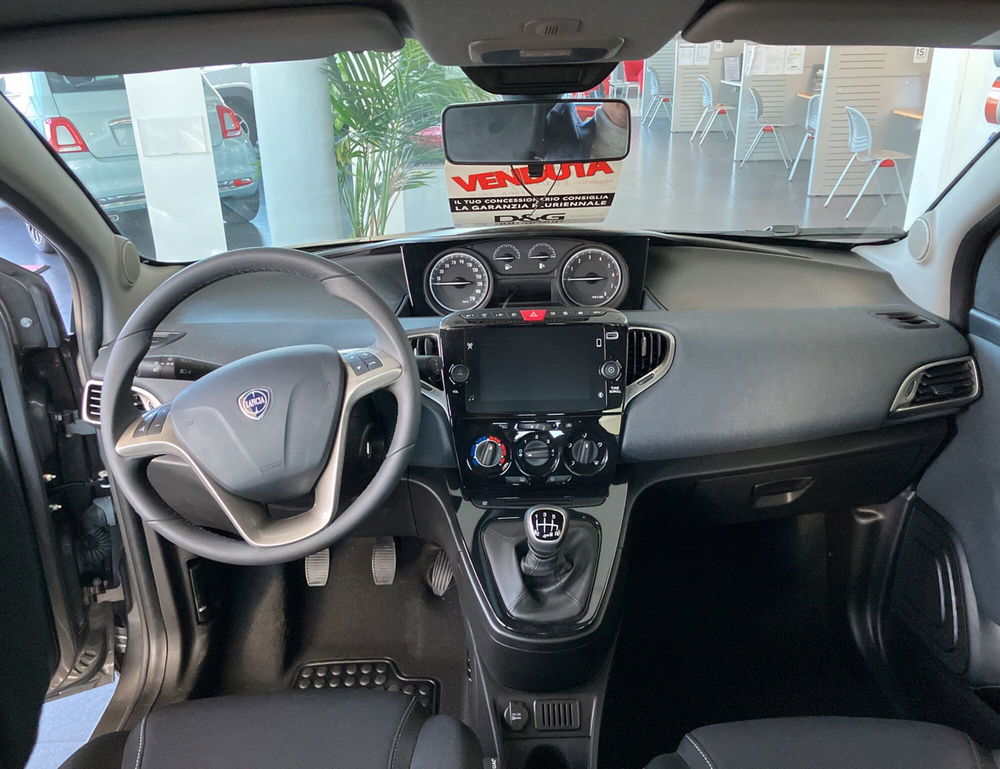 Lancia Ypsilon usata a Modena (11)