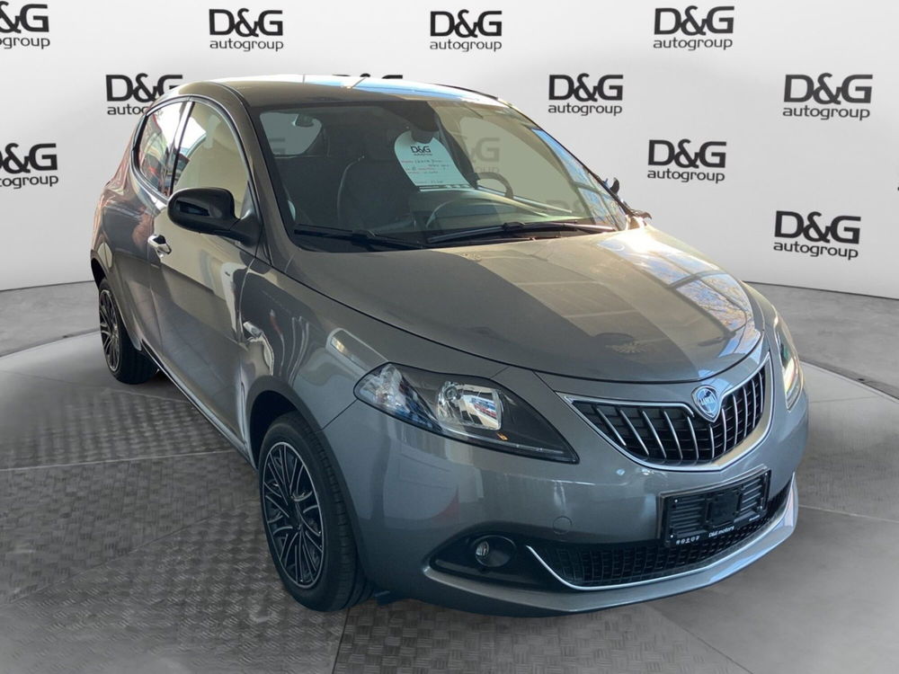 Lancia Ypsilon usata a Modena (3)