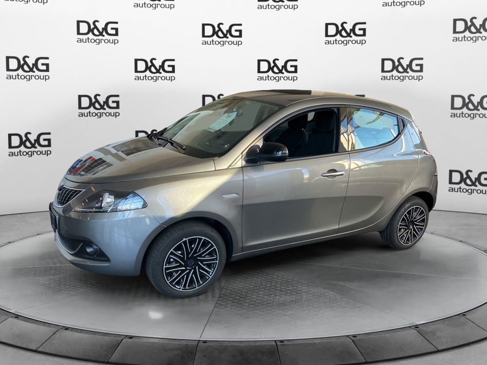 Lancia Ypsilon usata a Modena (4)