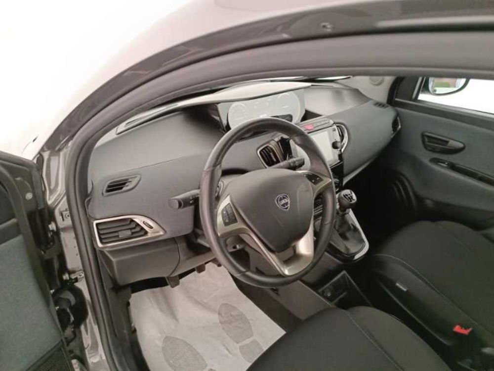 Lancia Ypsilon usata a Treviso (10)