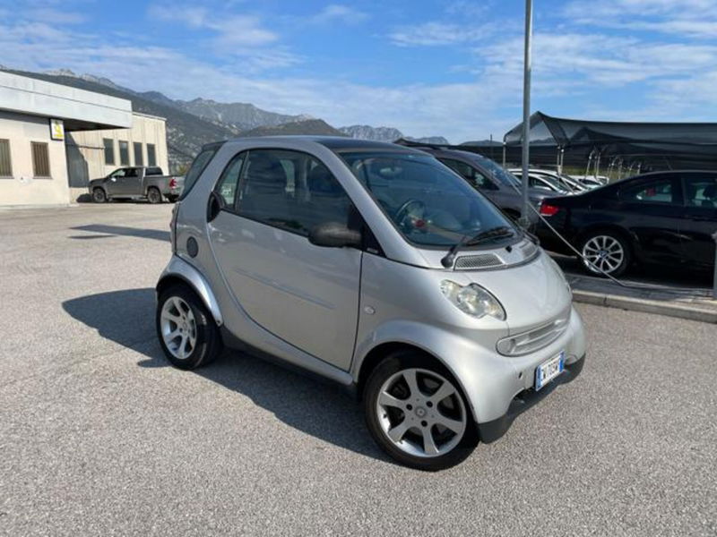 smart Fortwo 700 coup&eacute; passion (45 kW) del 2005 usata a Maniago