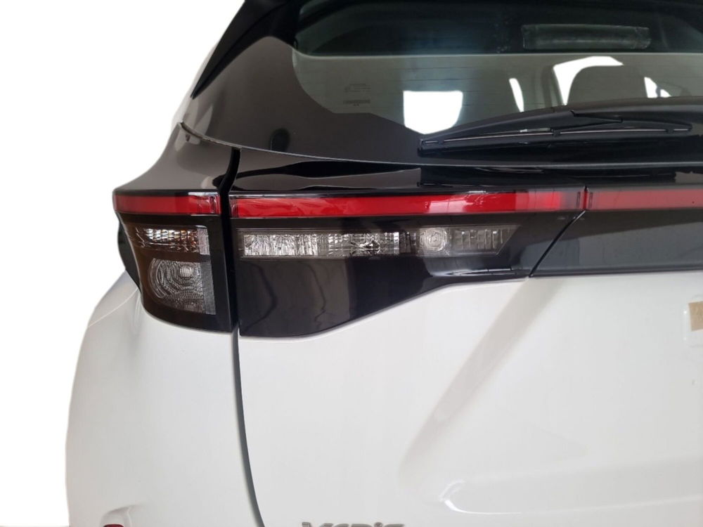 Toyota Yaris Cross nuova a Lecce (10)