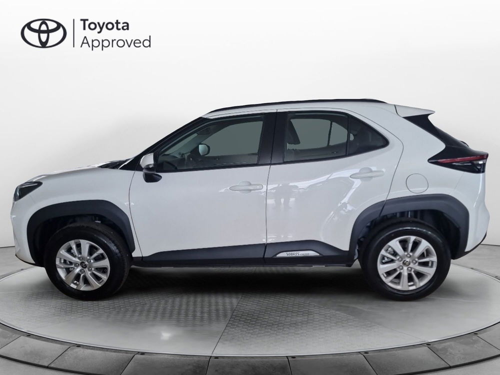 Toyota Yaris Cross nuova a Lecce (4)