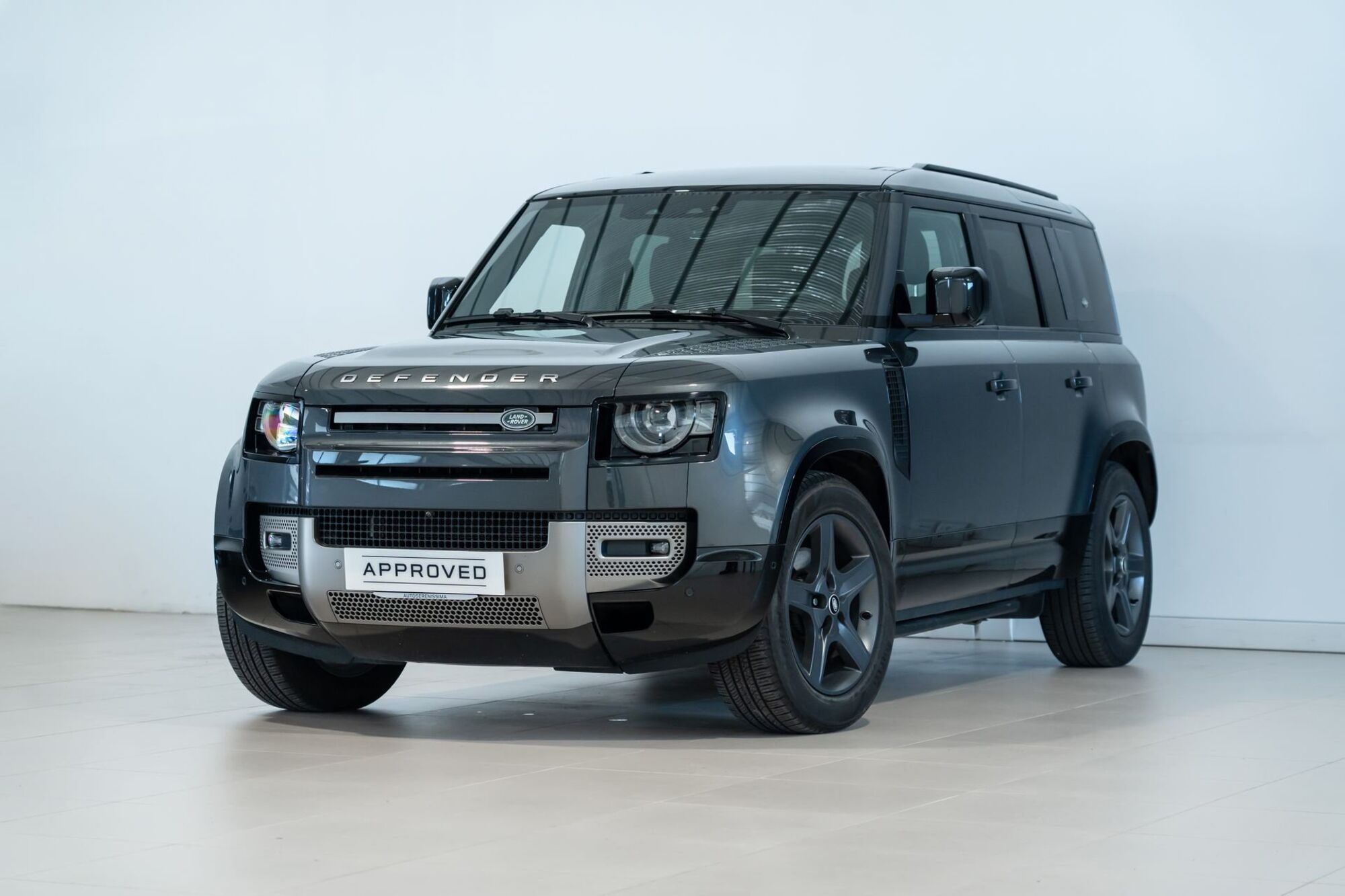 Land Rover Defender 110 3.0d i6 mhev X-Dynamic SE awd 200cv auto del 2024 usata a Verona