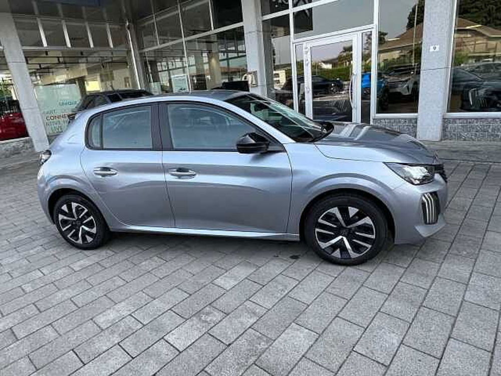 Peugeot 208 nuova a Milano (4)