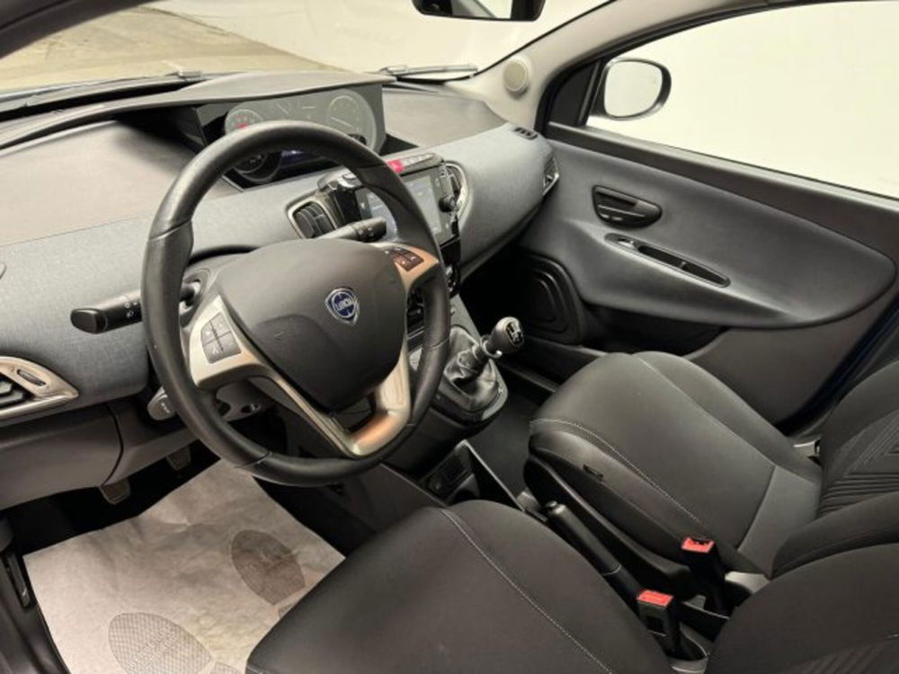 Lancia Ypsilon usata a Biella (16)