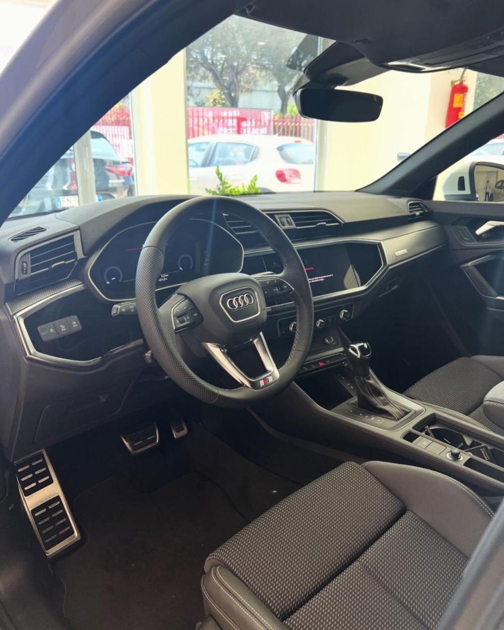 Audi Q3 Sportback nuova a Napoli (10)