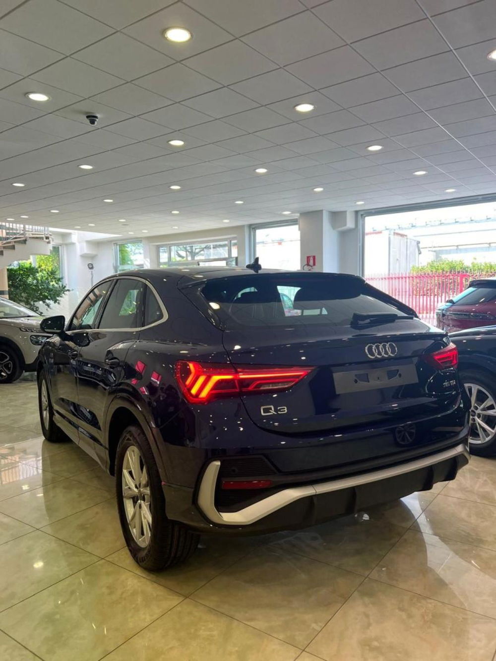 Audi Q3 Sportback nuova a Napoli (6)