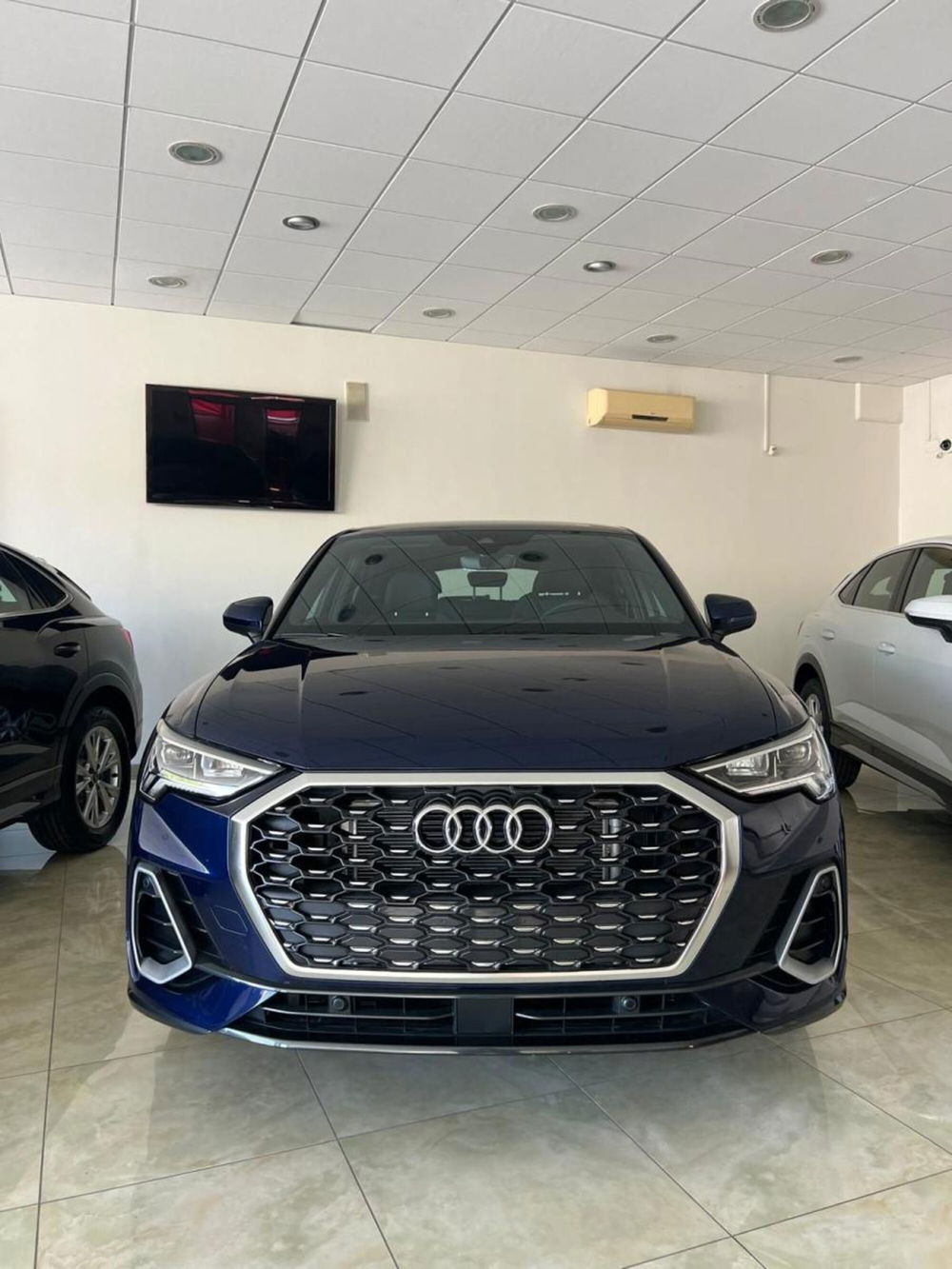 Audi Q3 Sportback nuova a Napoli (9)