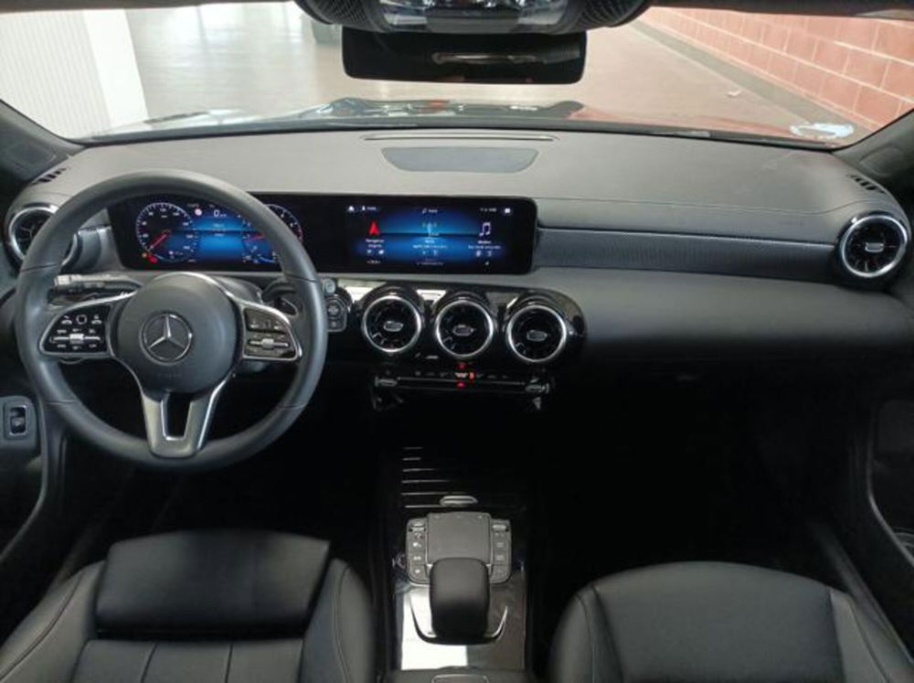 Mercedes-Benz CLA Shooting Brake usata a Milano (8)