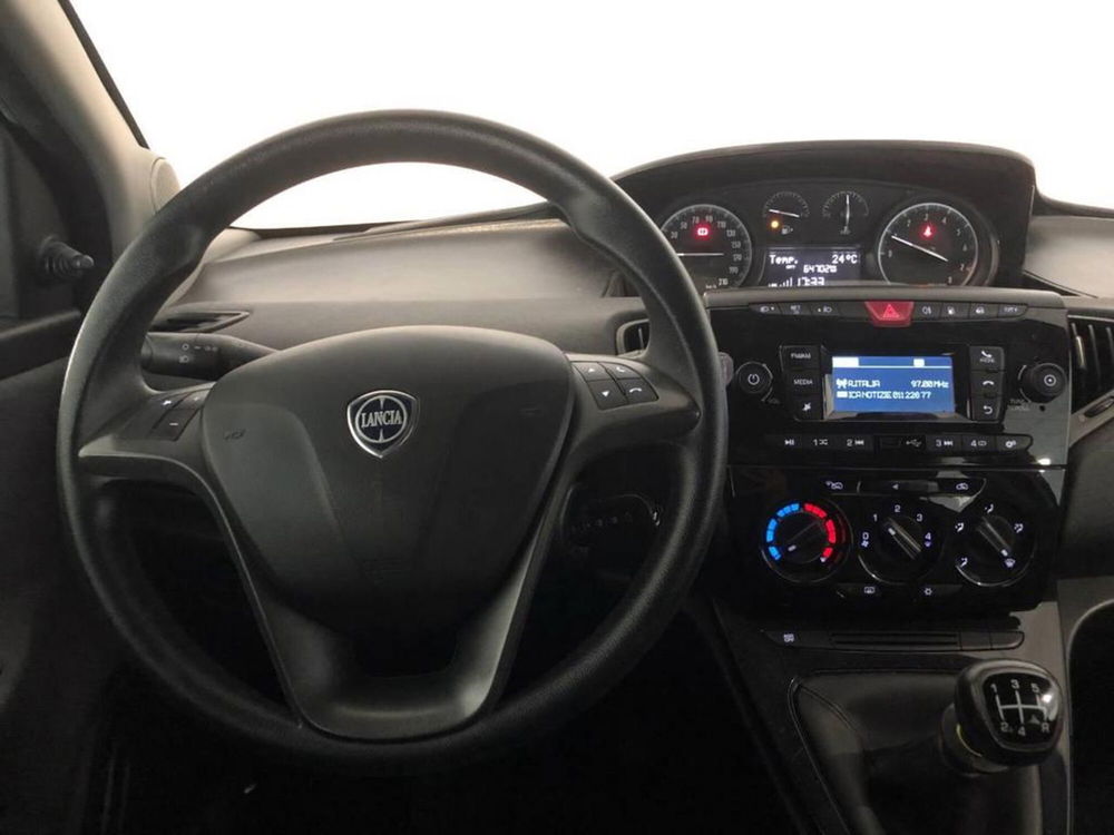 Lancia Ypsilon usata a Torino (10)