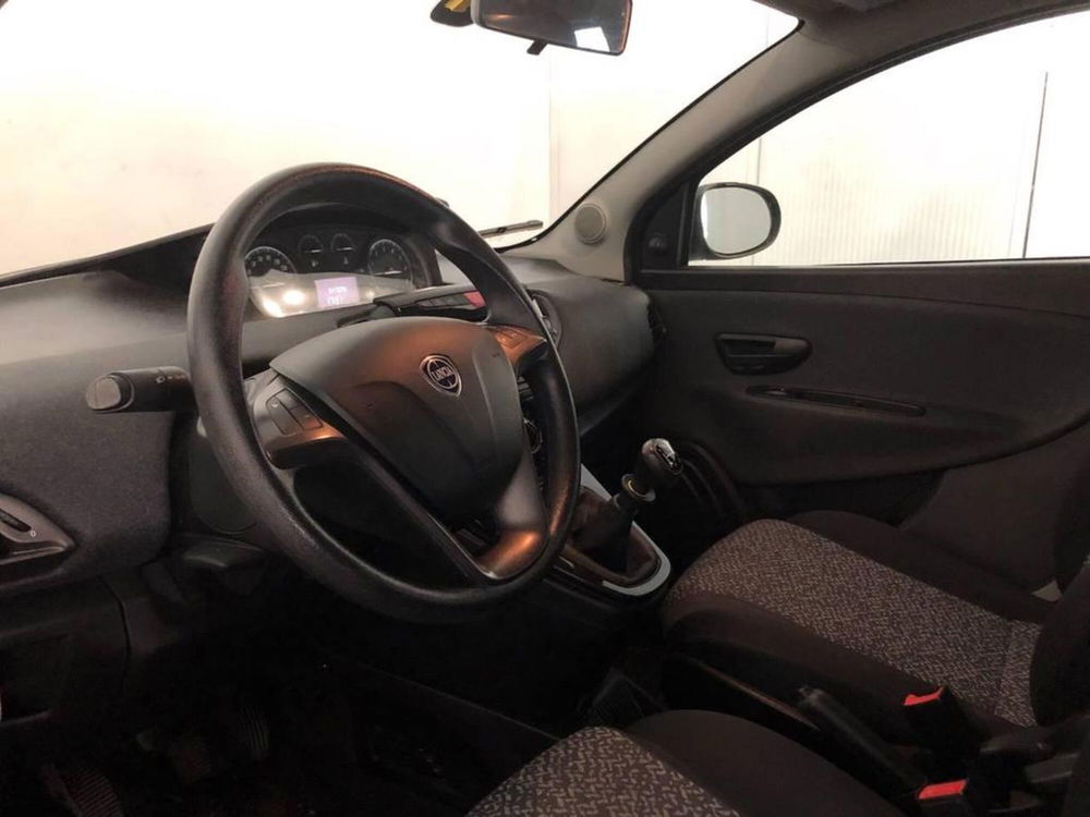 Lancia Ypsilon usata a Torino (6)