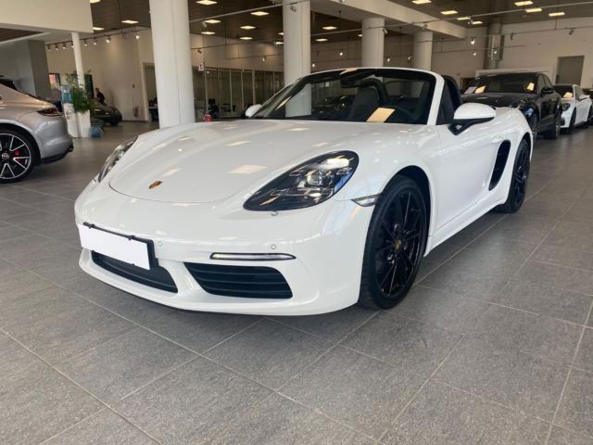 Porsche 718 Boxster  Boxster 2.0 300cv del 2023 usata a Livorno