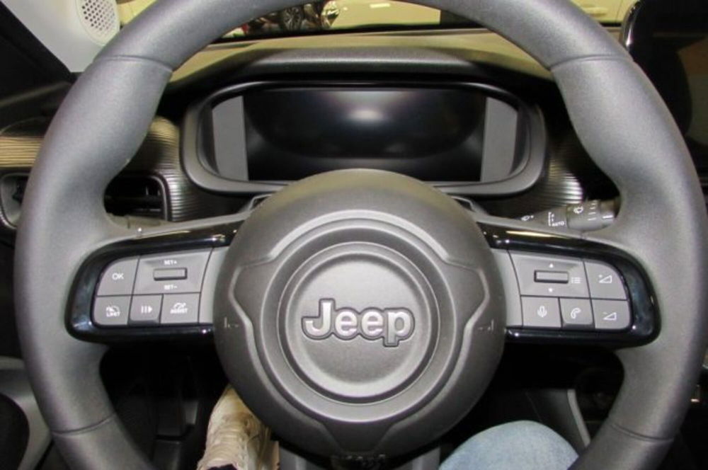 Jeep Avenger nuova a Milano (10)