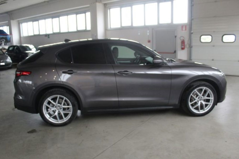 Alfa Romeo Stelvio usata a Terni (6)