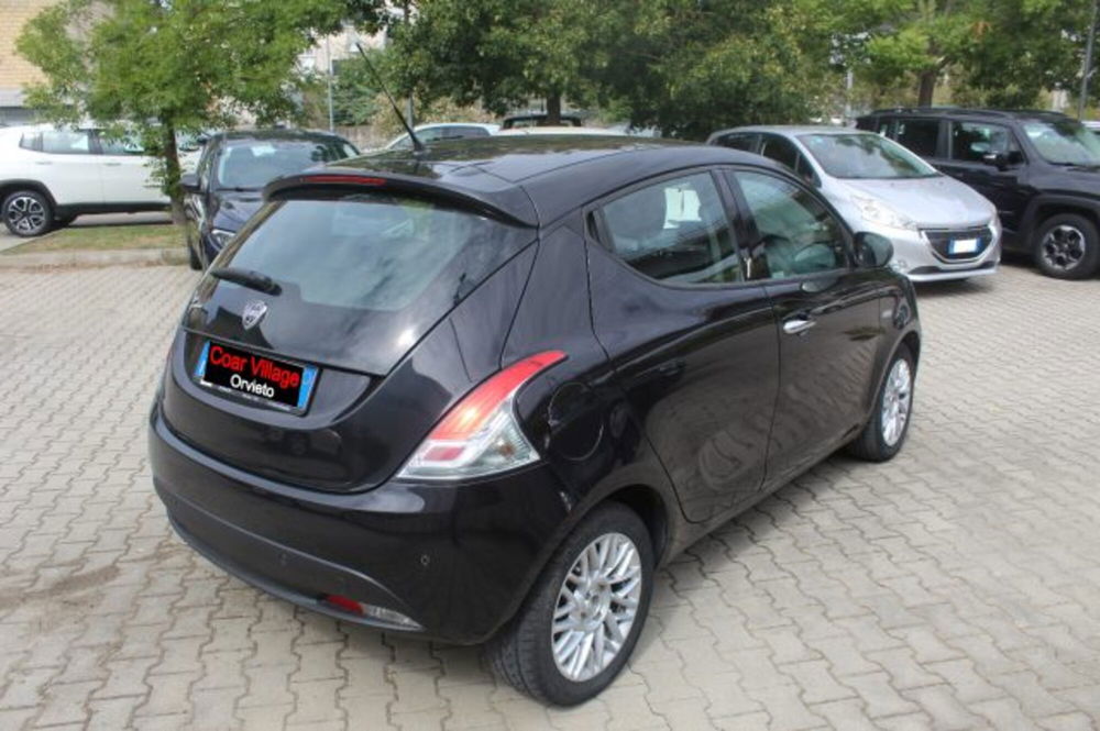 Lancia Ypsilon usata a Terni (4)