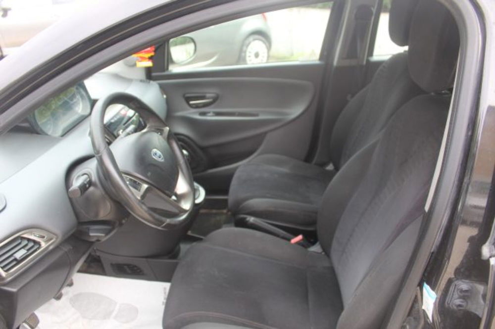 Lancia Ypsilon usata a Terni (7)