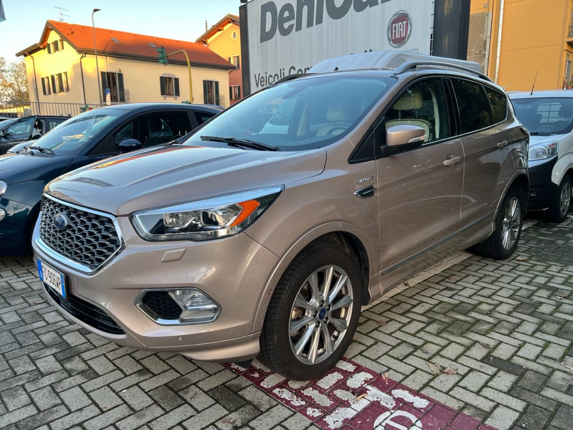 Ford Kuga 2.0 TDCI 180 CV S&amp;S 4WD Powershift Vignale  del 2017 usata a Milano