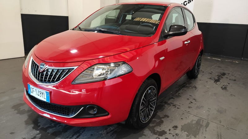 Lancia Ypsilon 1.0 FireFly 5 porte S&amp;S Hybrid Gold Plus del 2021 usata a Milano