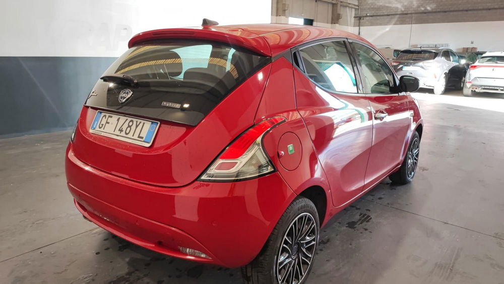 Lancia Ypsilon usata a Milano (7)