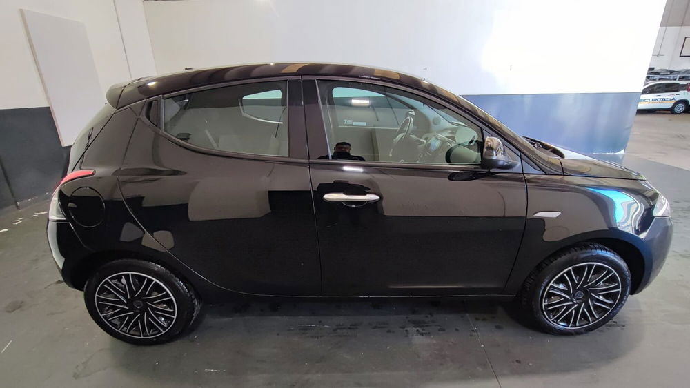 Lancia Ypsilon usata a Milano (5)