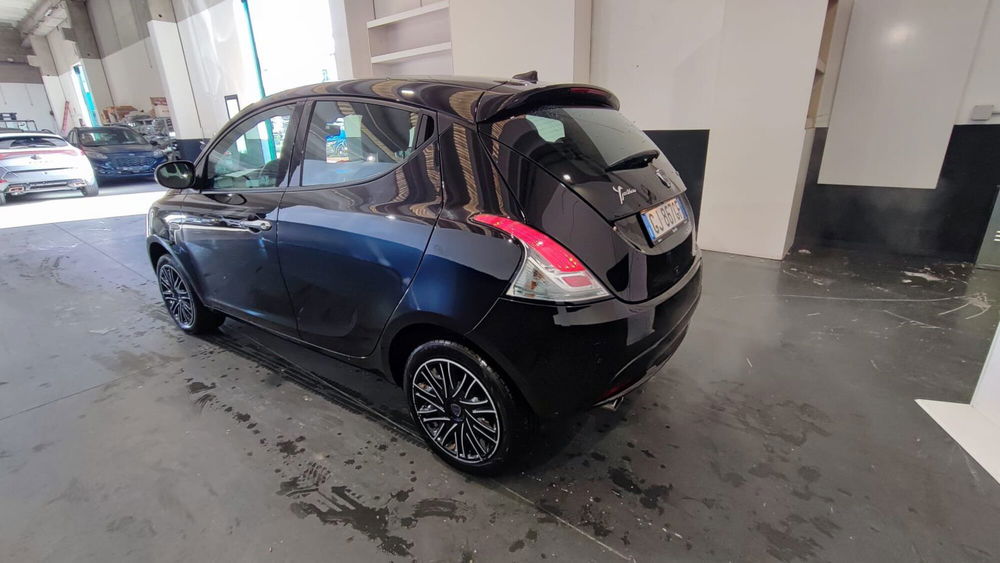 Lancia Ypsilon usata a Milano (6)