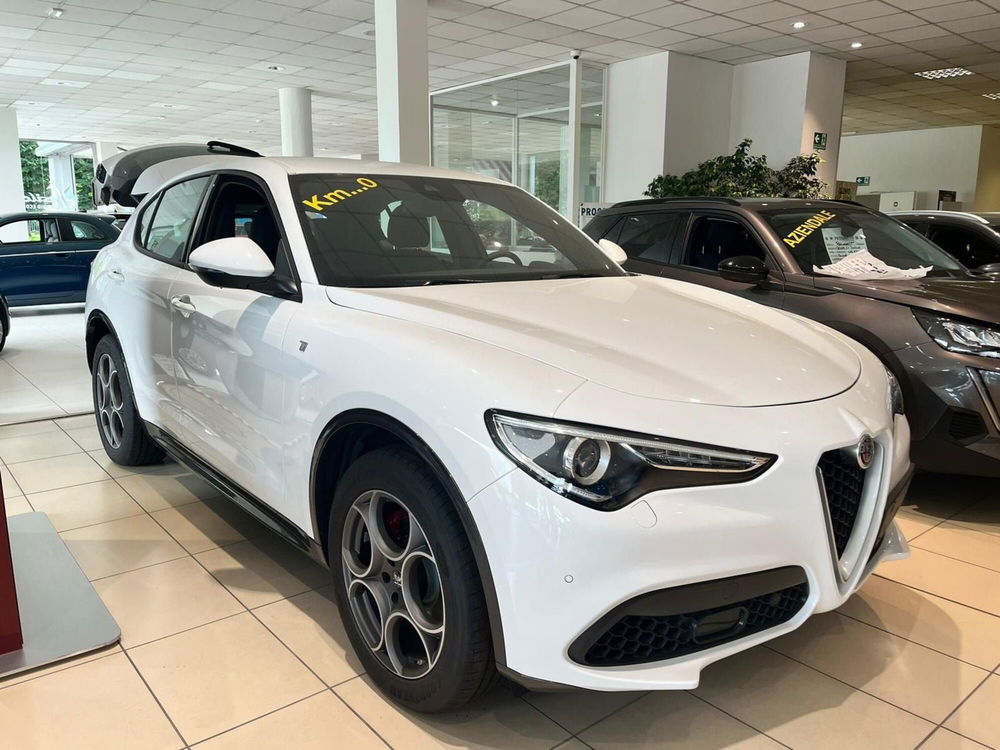 Alfa Romeo Stelvio nuova a Milano (3)