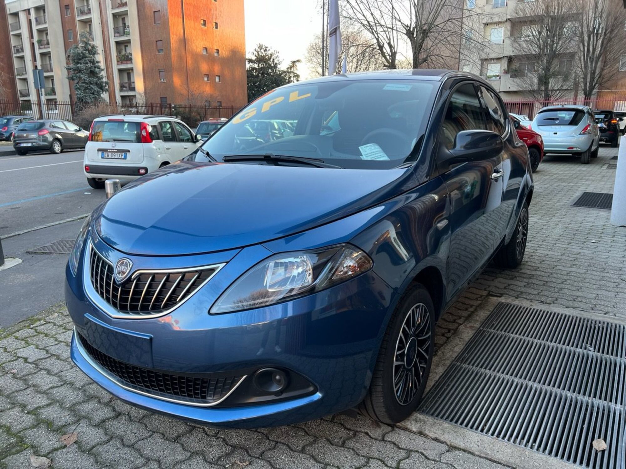 Lancia Ypsilon 1.2 69 CV 5 porte GPL Ecochic Alberta Ferretti nuova a Milano