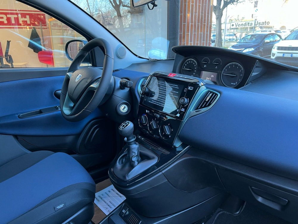 Lancia Ypsilon nuova a Milano (12)