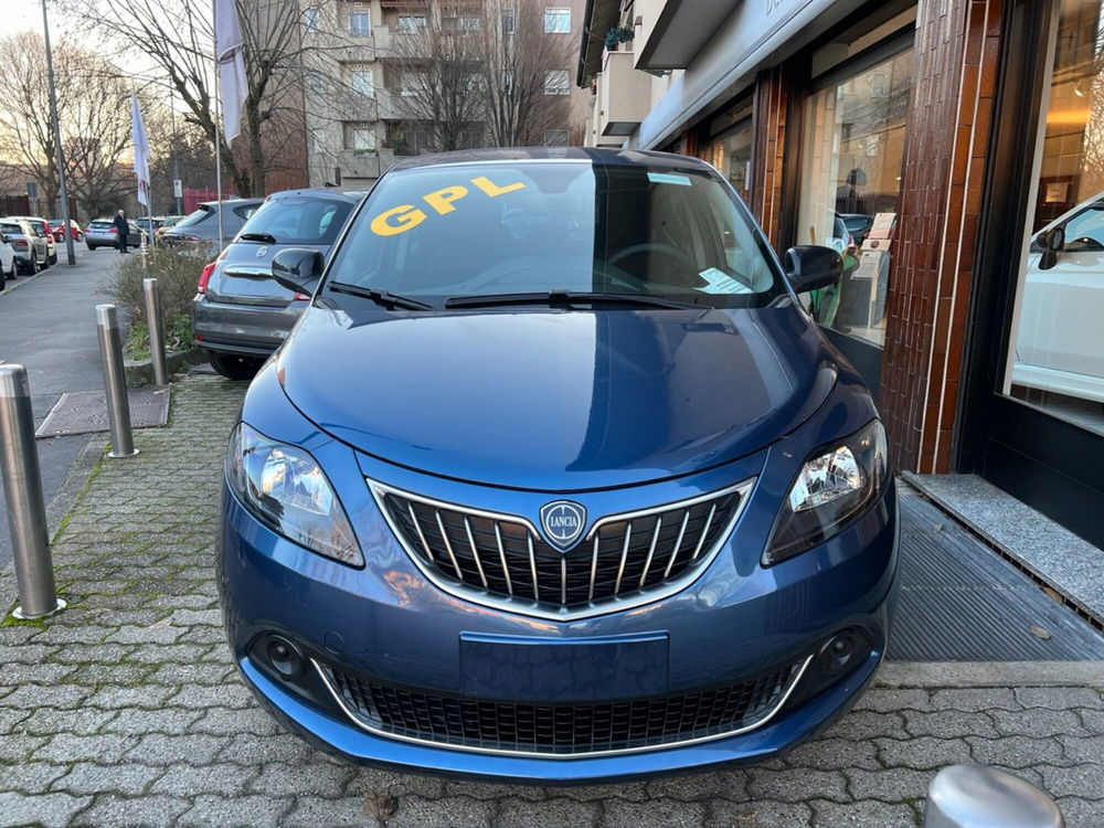 Lancia Ypsilon nuova a Milano (2)