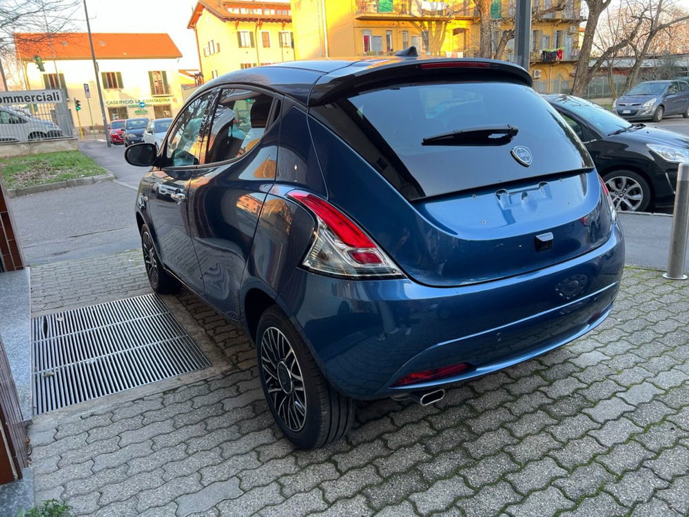 Lancia Ypsilon nuova a Milano (4)