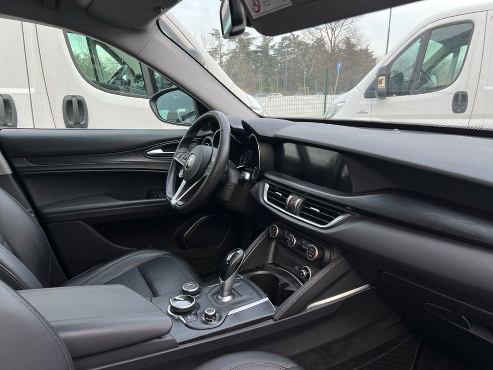 Alfa Romeo Stelvio usata a Milano (11)