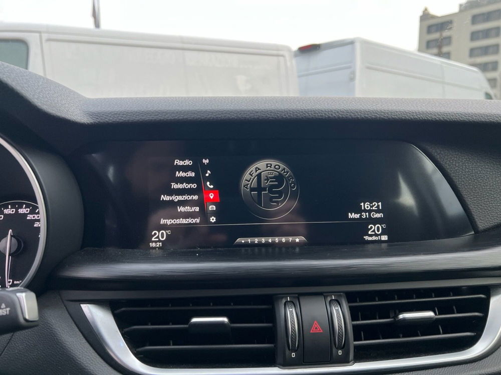 Alfa Romeo Stelvio usata a Milano (15)