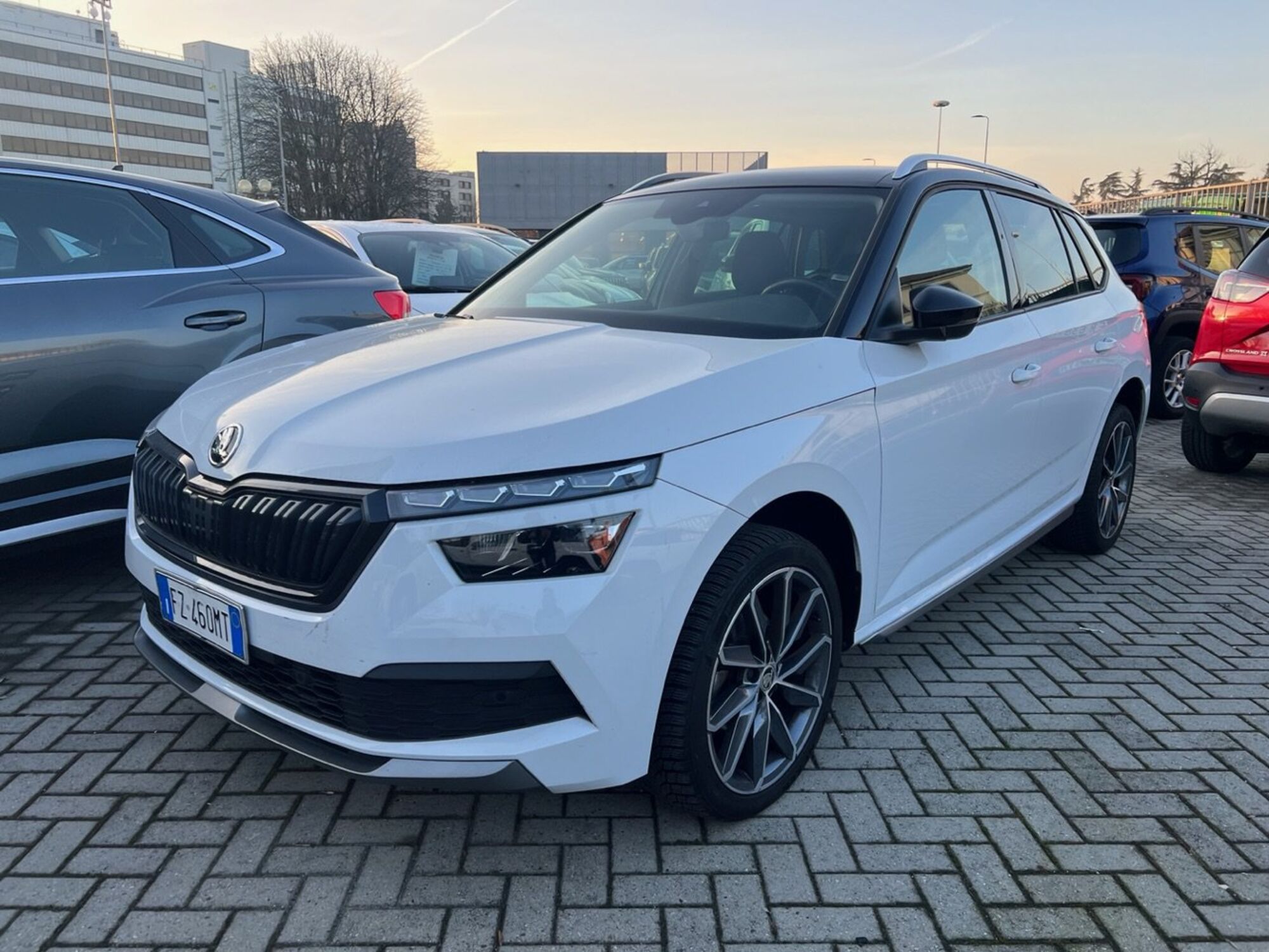 Skoda Kamiq 1.6 TDI SCR DSG Dark Shade del 2019 usata a Milano