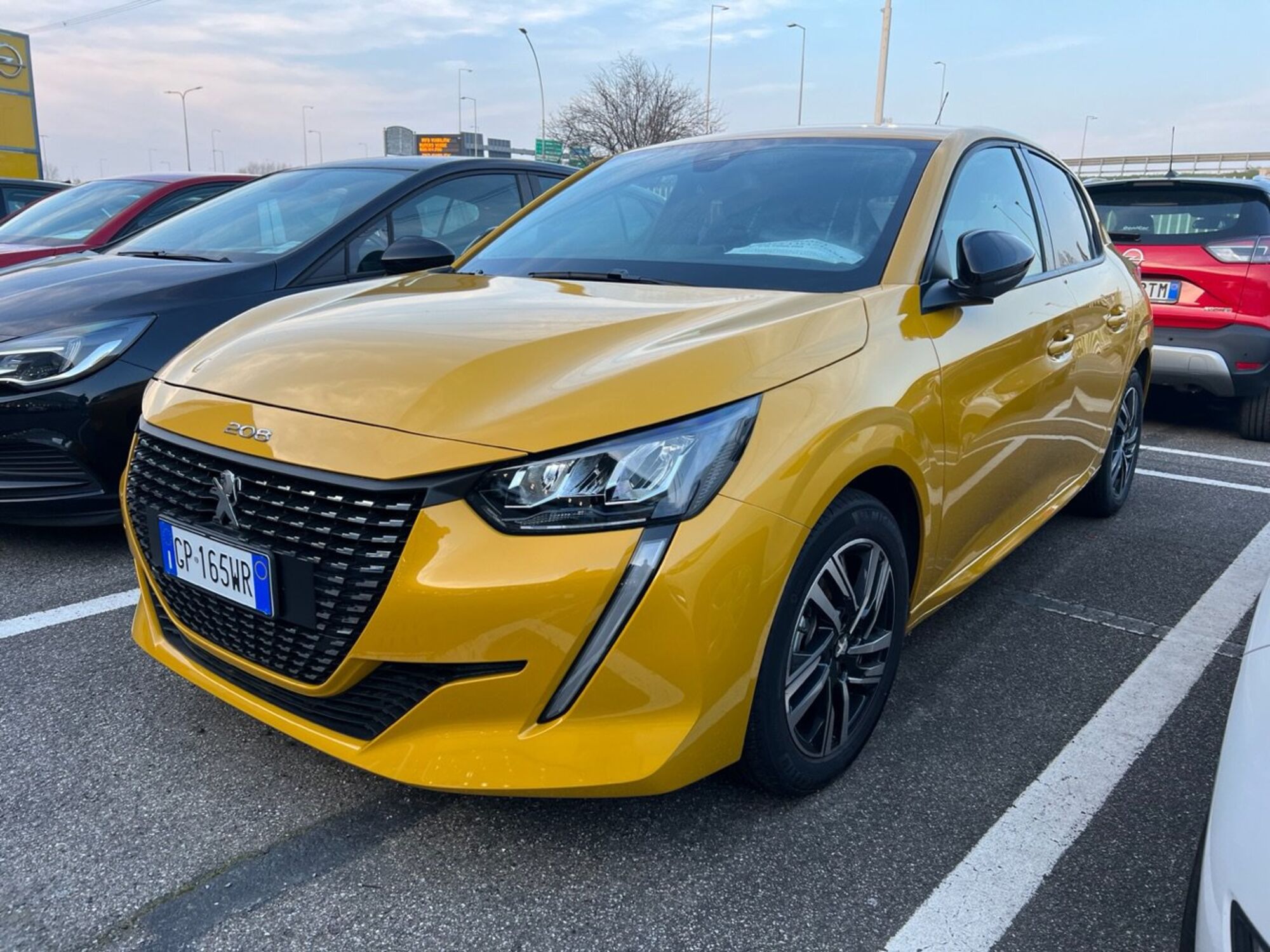 Peugeot 208 PureTech 100 Stop&amp;Start EAT8 5 porte Active Pack  del 2023 usata a Milano