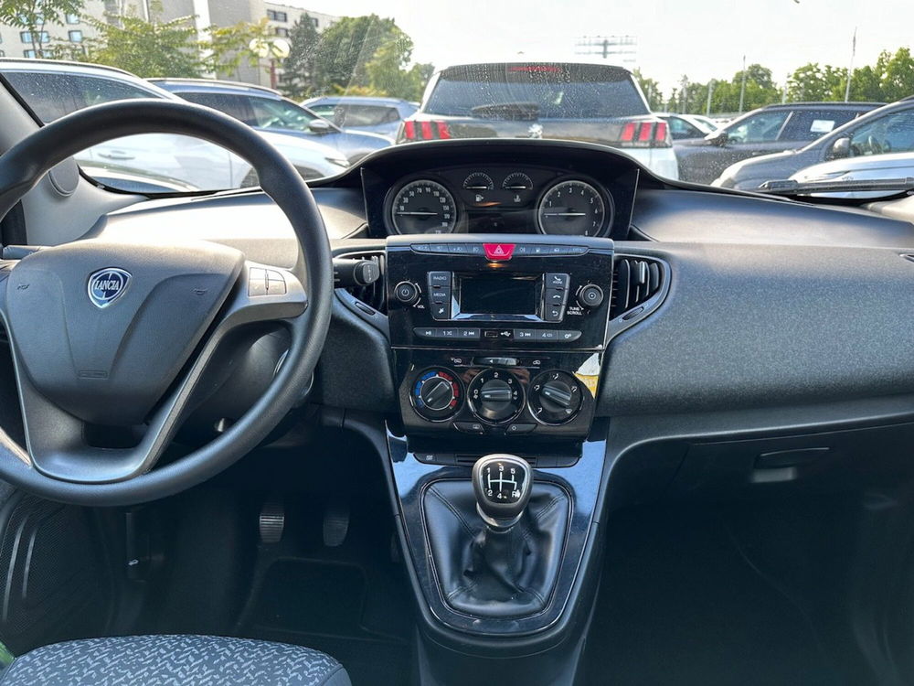 Lancia Ypsilon usata a Milano (10)