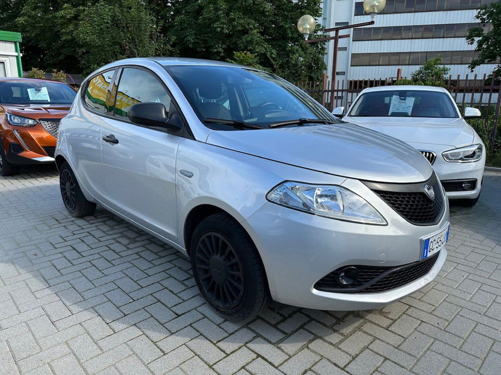 Lancia Ypsilon usata a Milano (3)