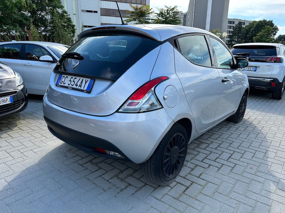 Lancia Ypsilon usata a Milano (5)