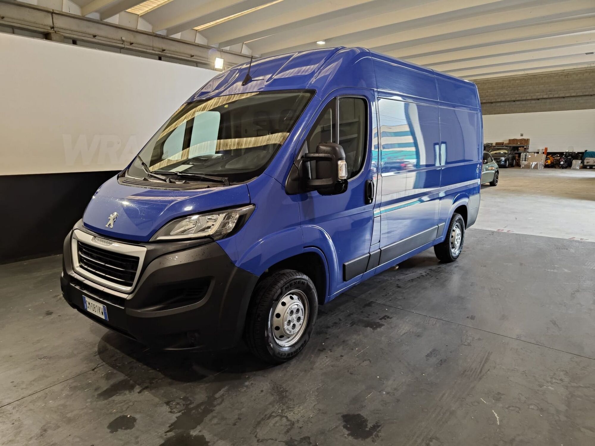 Peugeot Boxer Furgone 333 L2H2 2.2 bluehdi 140cv S&amp;S del 2022 usata a Milano