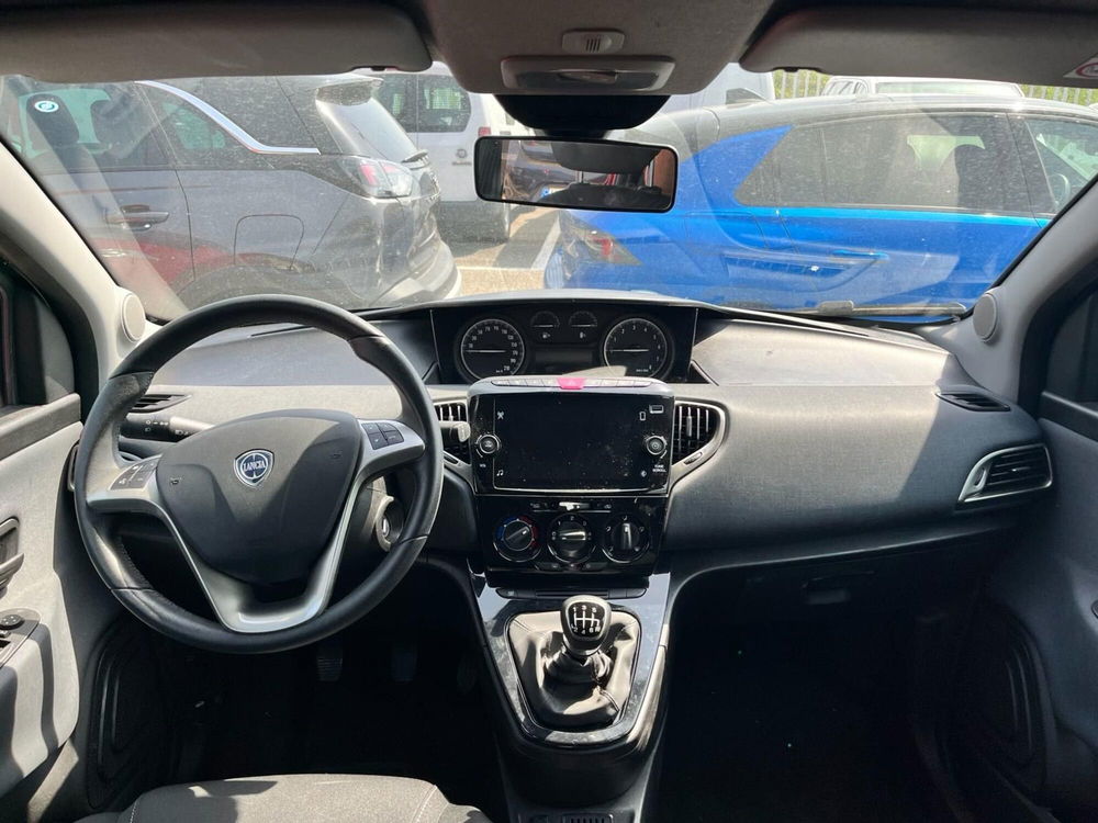 Lancia Ypsilon usata a Milano (11)