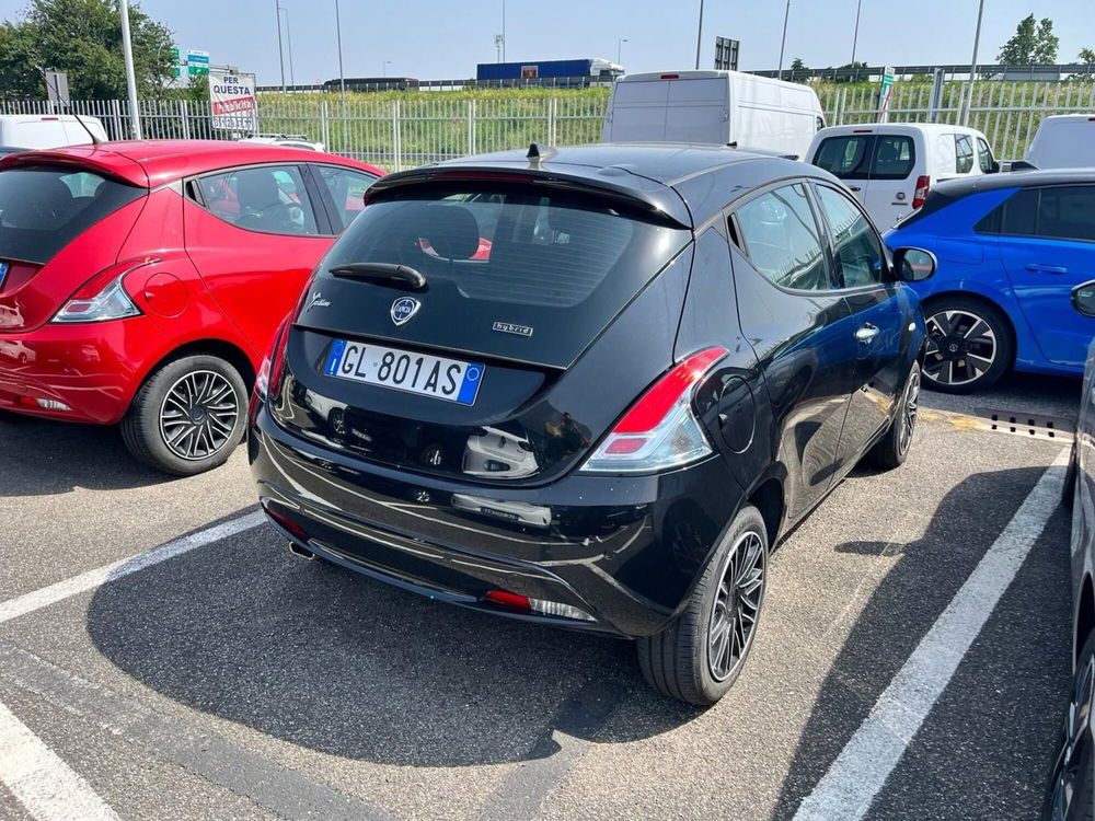 Lancia Ypsilon usata a Milano (5)