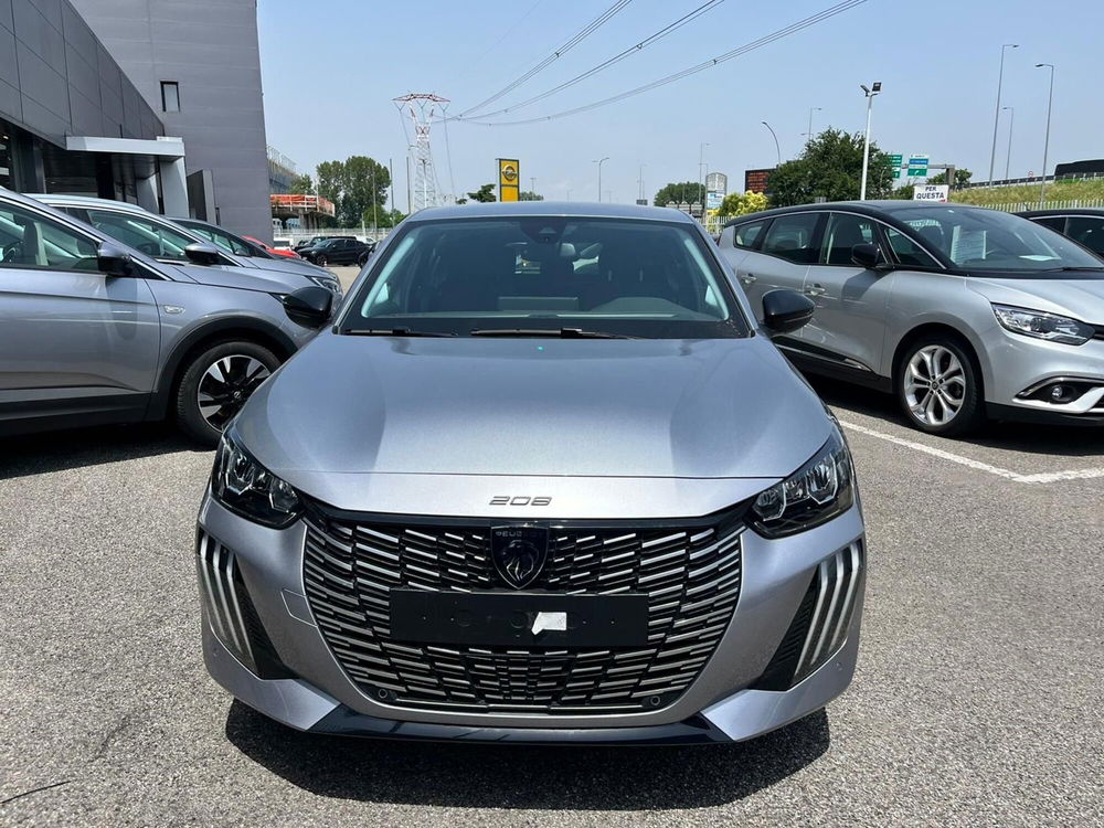 Peugeot 208 nuova a Milano (2)